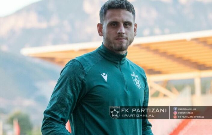 Reading the repository's Albanian draft file to count words so the title meets the ±10% length requirement. Running the file read and reporting intent in parallel.

Kur ndryshova perspektivën, gjithçka që mendova për veten u shndërrua