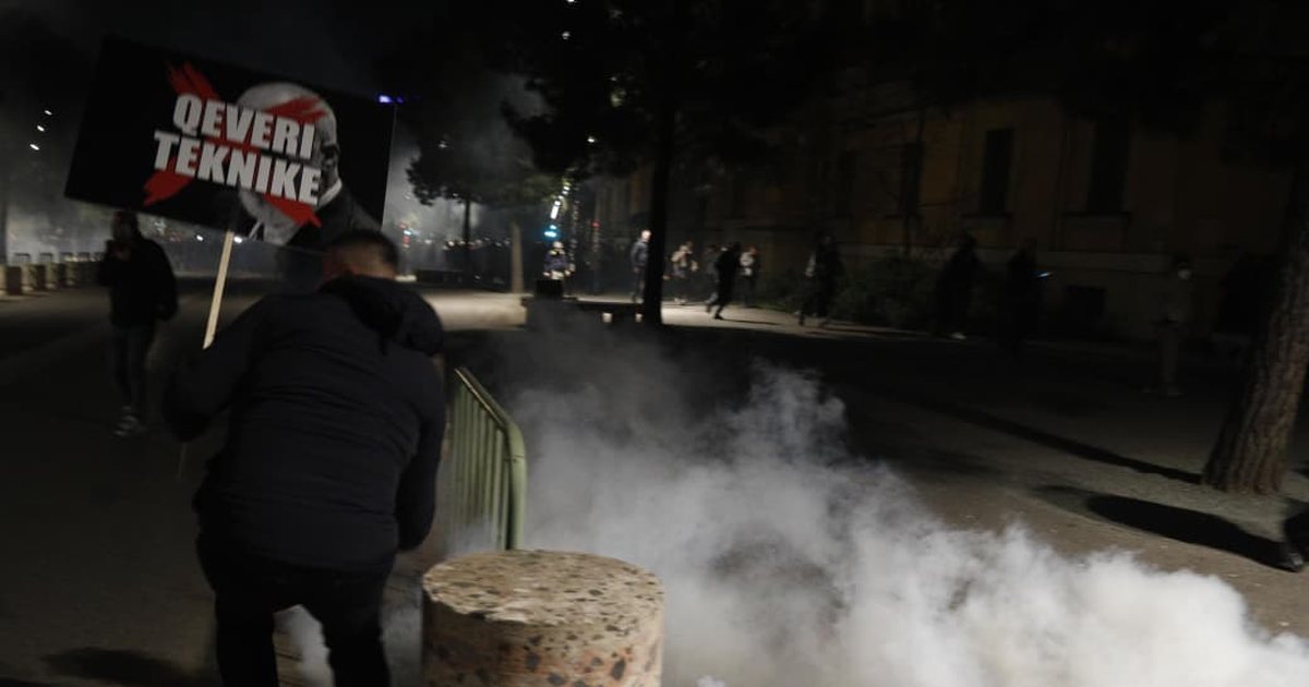 Shikoni çfarë la pas protesta e sotme në qendër të Tiranës