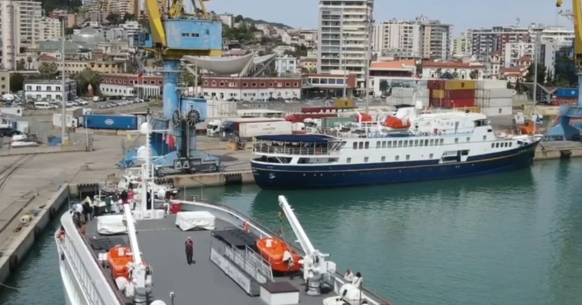 Çfarë sollën dy anijet që ndezën portin e Durrësit sot?